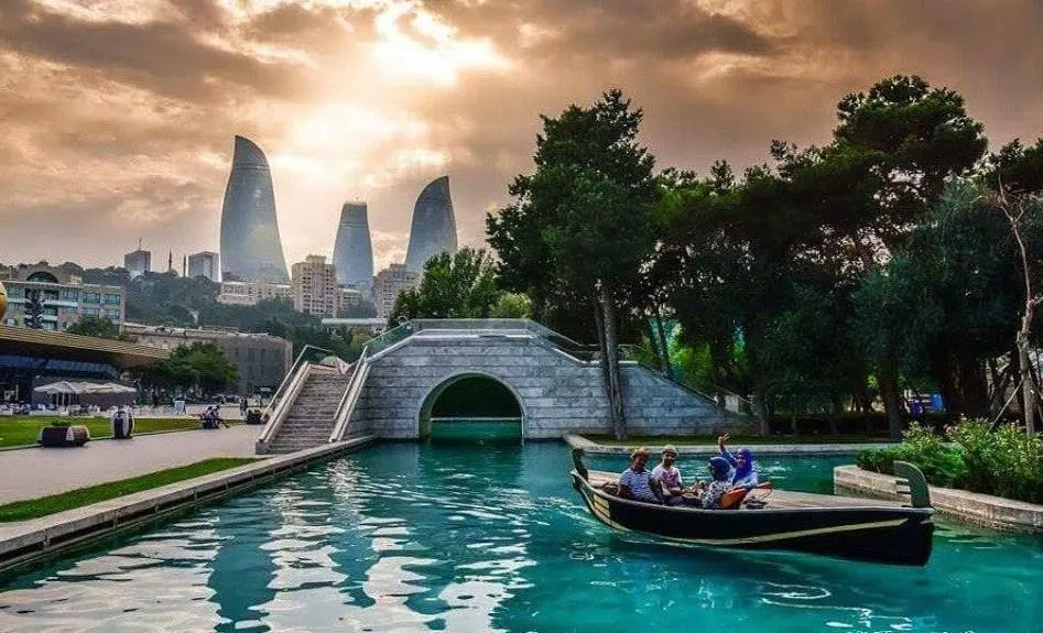 اذاربيجان 14 يوم 5 نجوم